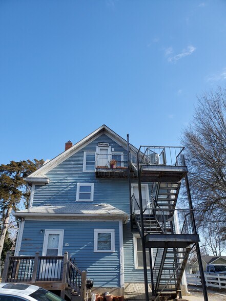 Back of Apartment - 216 NE Douglas St