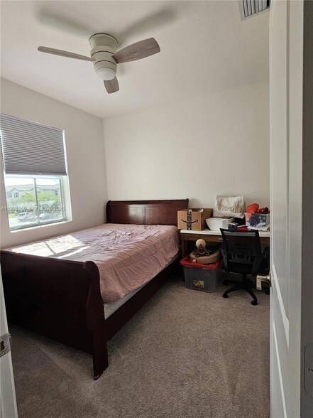 Building Photo - 2637 SE 17th St