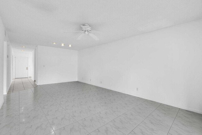 Building Photo - 13721 Flora Pl