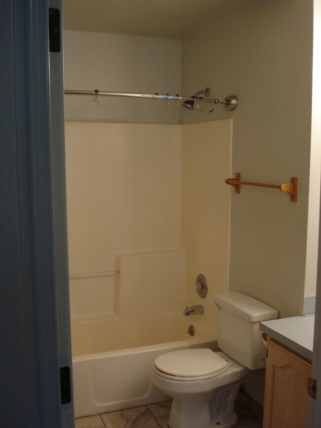 Building Photo - 60 E 200 N