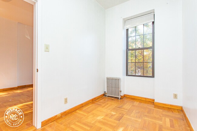 Building Photo - 689 St Johns Pl