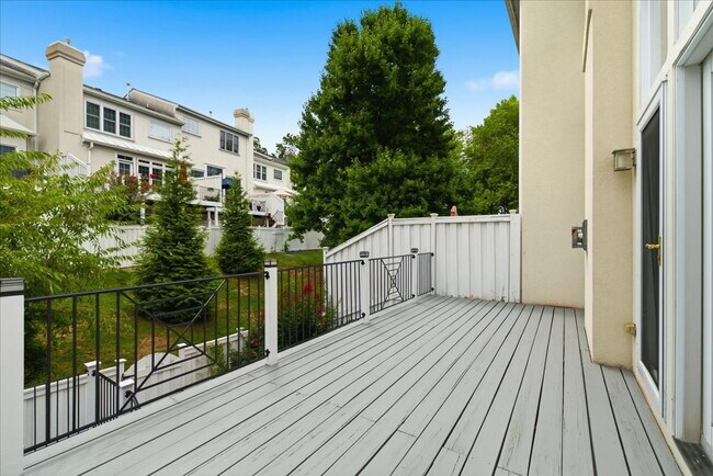 Building Photo - Elegant Corner-Lot Home with Spacious Living in Great Oak