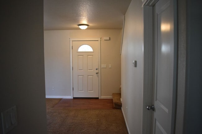 Building Photo - Large 4 bedroom two story home located on a dead end st.