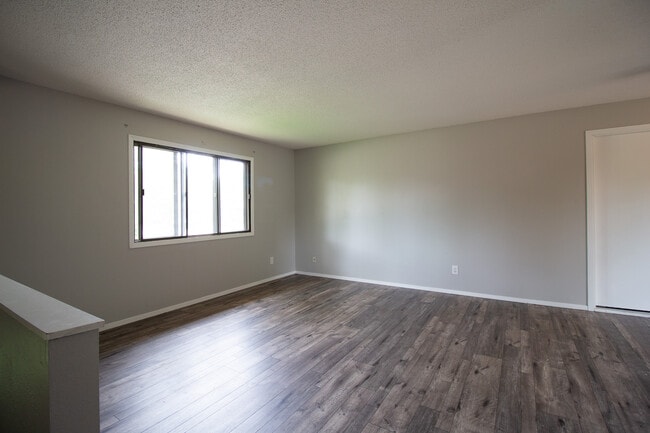 Building Photo - 1000 Lakota