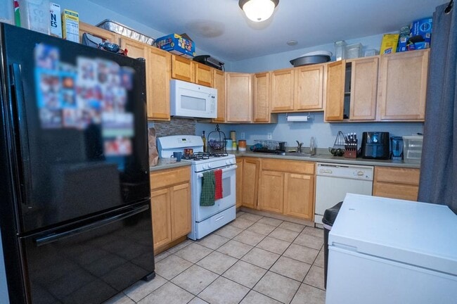 Building Photo - 60 Westmore Rd