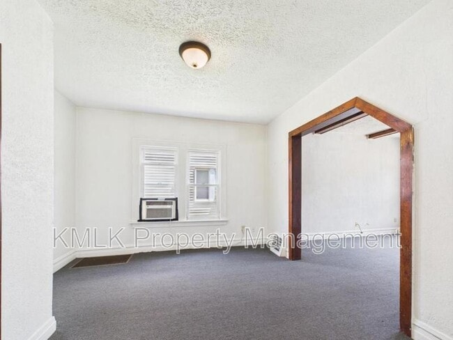 Building Photo - 533 Gage St