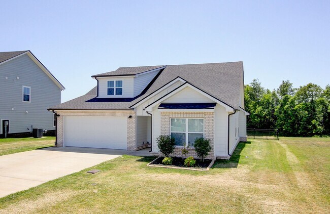 Building Photo - Fresh and Clean 3 bed/2 bath minutes from Exit 8.  Show Stopper!