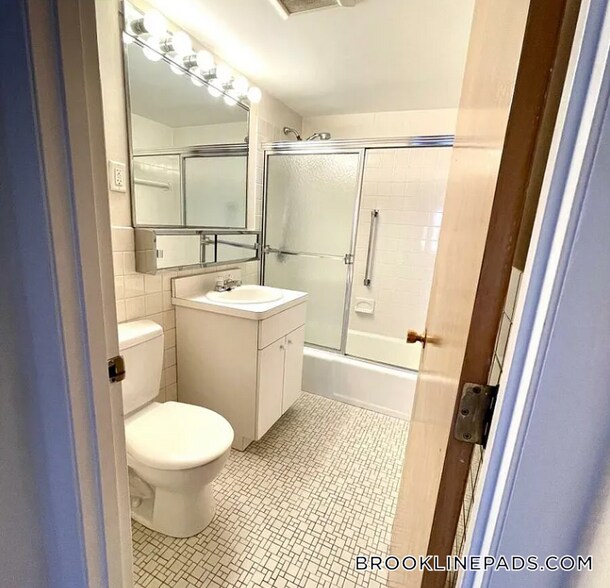 Building Photo - 35 Vernon St