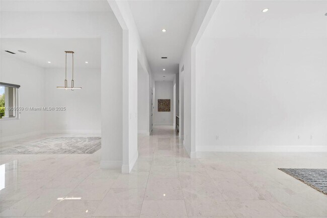 Building Photo - 9580 SW 101st Terrace