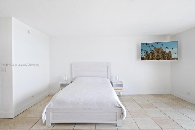 Building Photo - 2301 Collins Ave