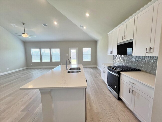 Building Photo - 678 Woodland Ave