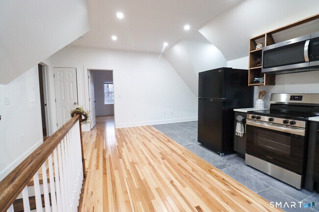 Building Photo - 55 Channing St