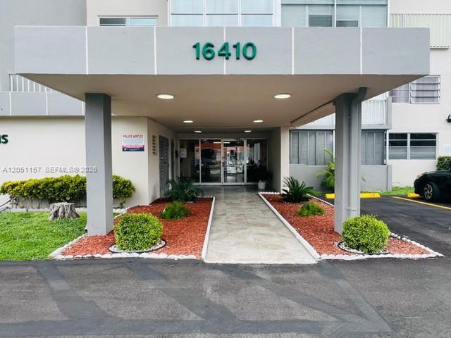 Building Photo - 16410 Miami Dr
