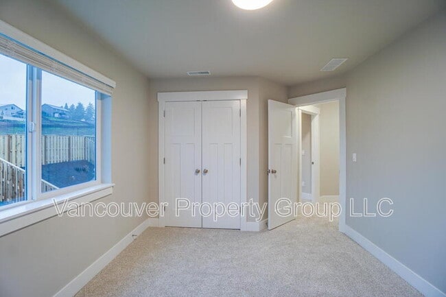 Building Photo - 2215 E Badger Wy