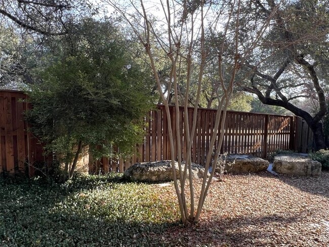 Building Photo - 10 Troon Dr