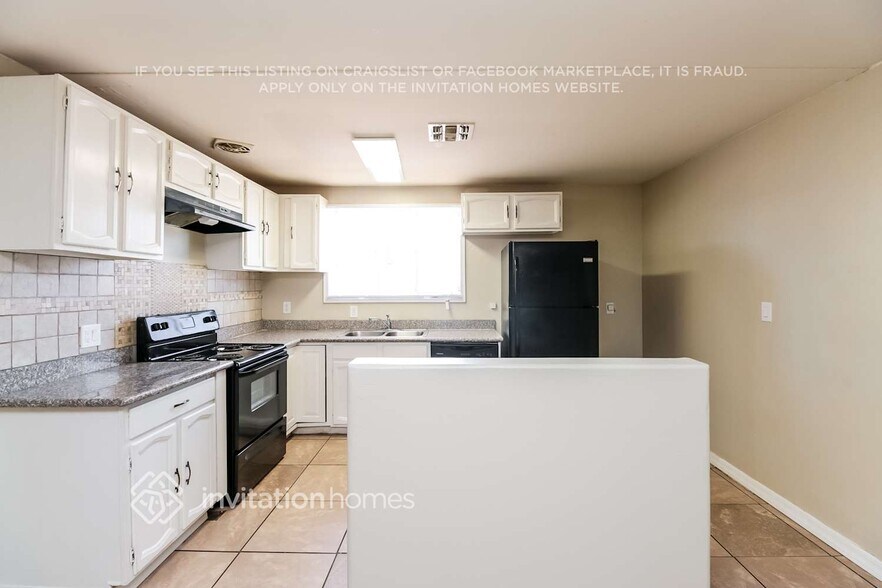 Building Photo - 4824 W Catalina Dr