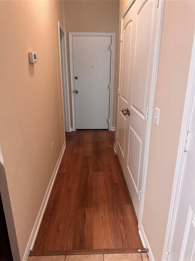 Building Photo - 409 Sabina Dr