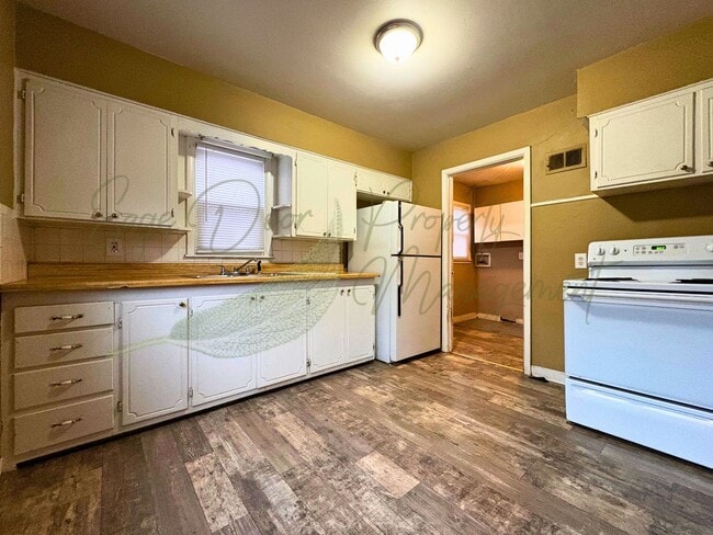 Building Photo - DUPLEX IN INDEPENDENCE!!!!