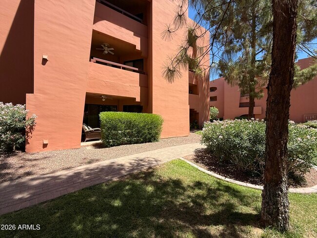 Building Photo - 4303 E Cactus Rd