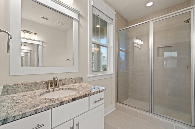 Building Photo - 99 Grande Pointe Cir