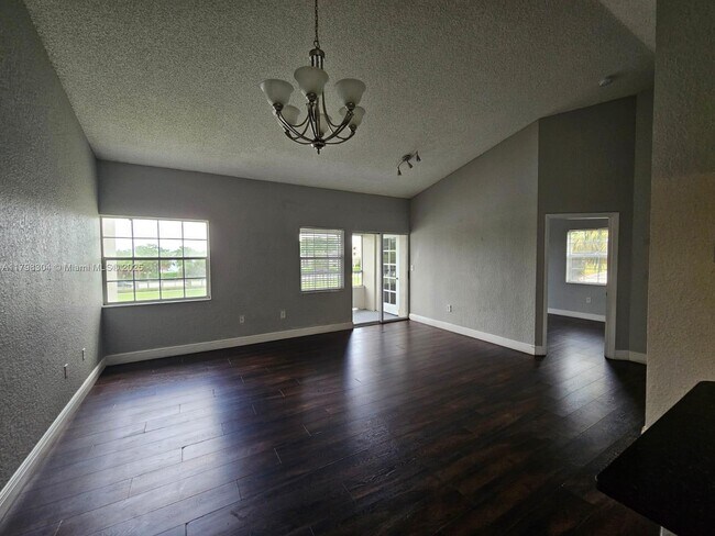 Building Photo - 2861 N Oakland Forest Dr