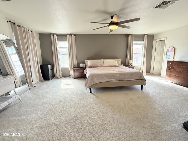 Building Photo - 3033 E Santa Rosa Dr