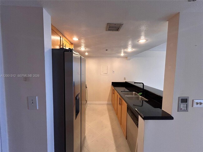 Building Photo - 7601 E Treasure Dr