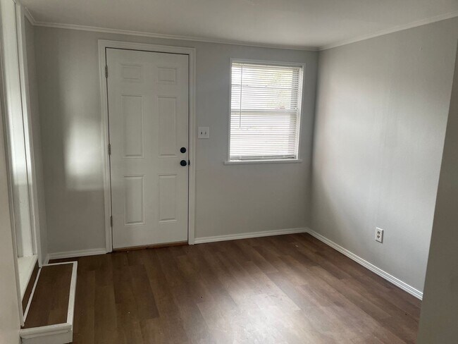 Primary Photo - 1235 S Sandusky Ave