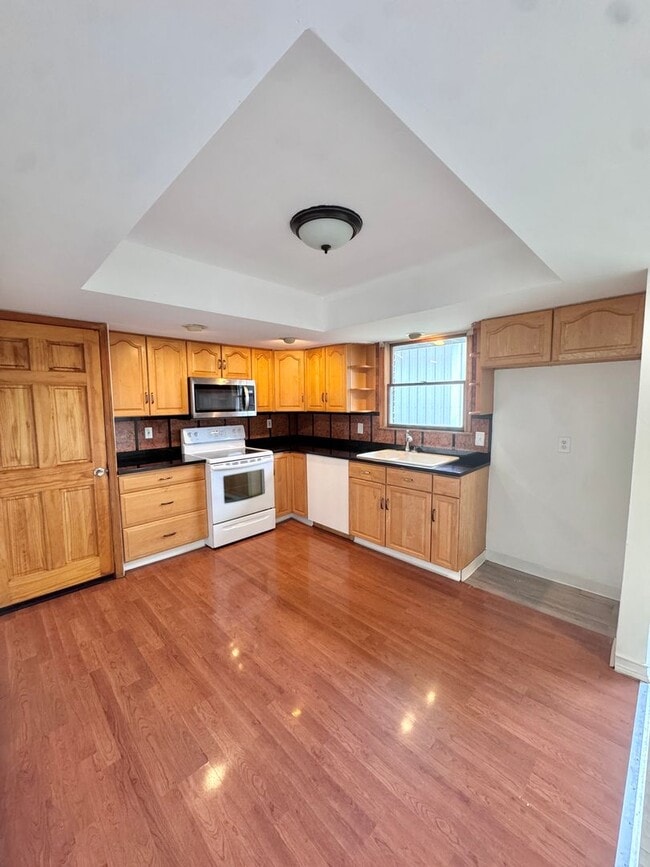 Building Photo - THREE BEDROOM RANCH HOME IN PARKLAND SCHOOL DISTRICT