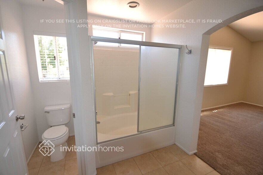 Building Photo - 3120 Crowne Dr