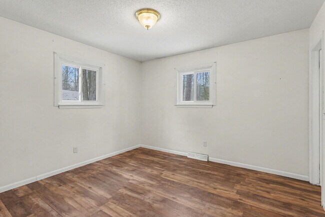 Building Photo - Beautifully Updated 4-bedroom, 2-bathroom Rental Property- $2100/Month