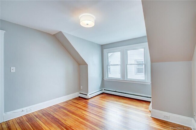 Building Photo - 34 Maplewood Ave