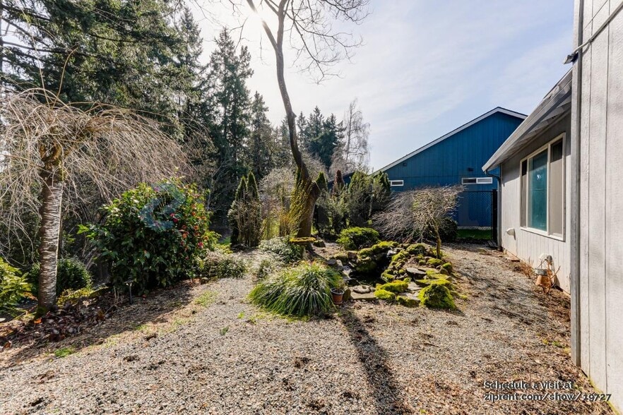 Building Photo - 10601 NE 45th Ave
