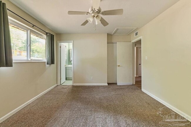 Building Photo - 4936 Springhill Dr