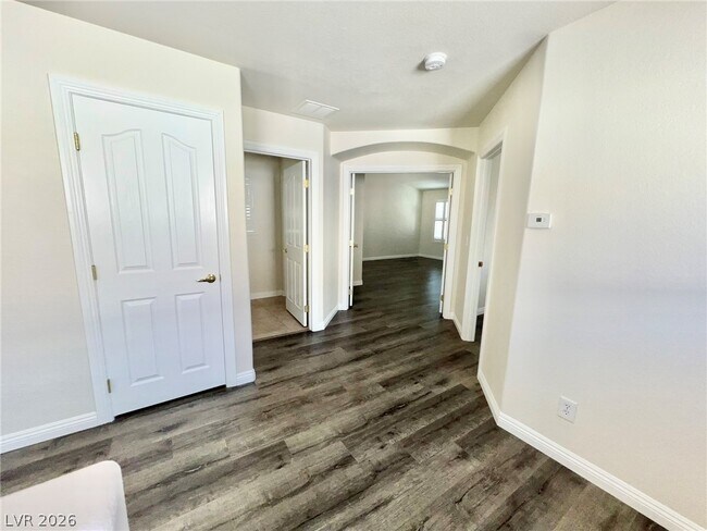 Building Photo - 5014 Tunnel Falls Dr