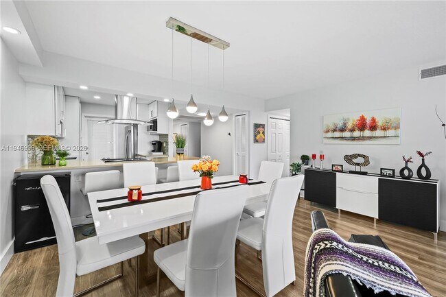 Building Photo - 2661 S Course Dr