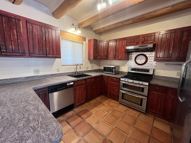 Building Photo - 120 Los Cordovas