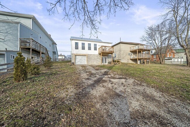 Building Photo - 145 E Main St
