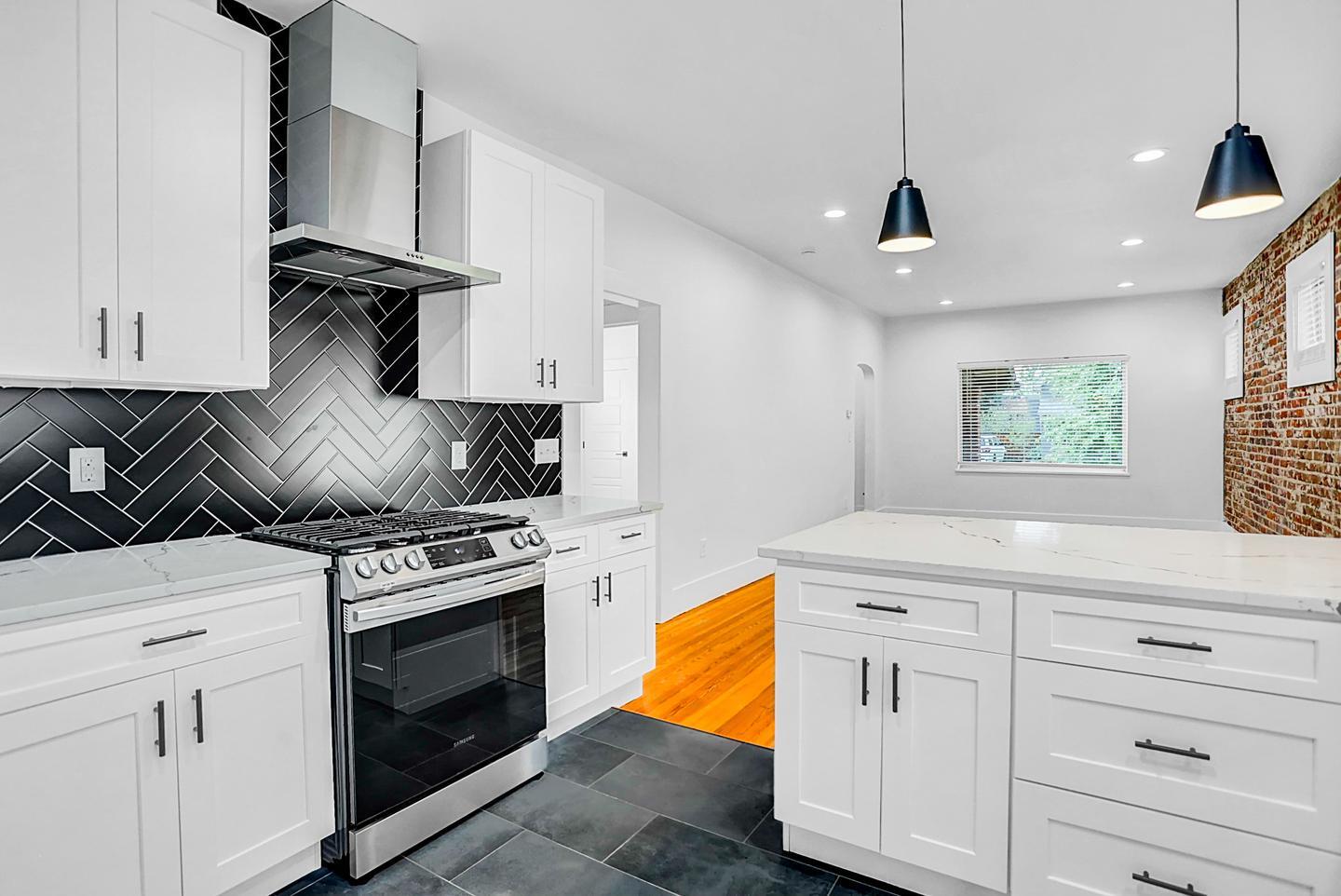 Building Photo - Stunning Potter Highlands home near Highland & Sunnyside