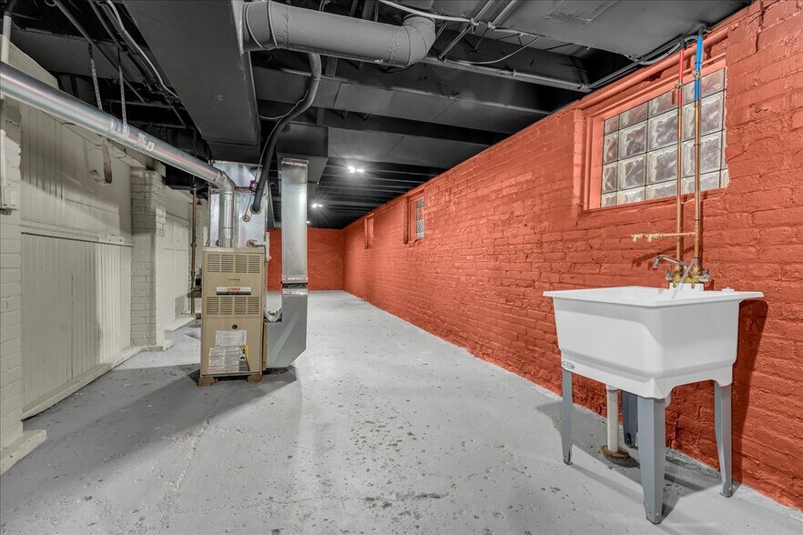 Building Photo - 5238 Commonwealth St