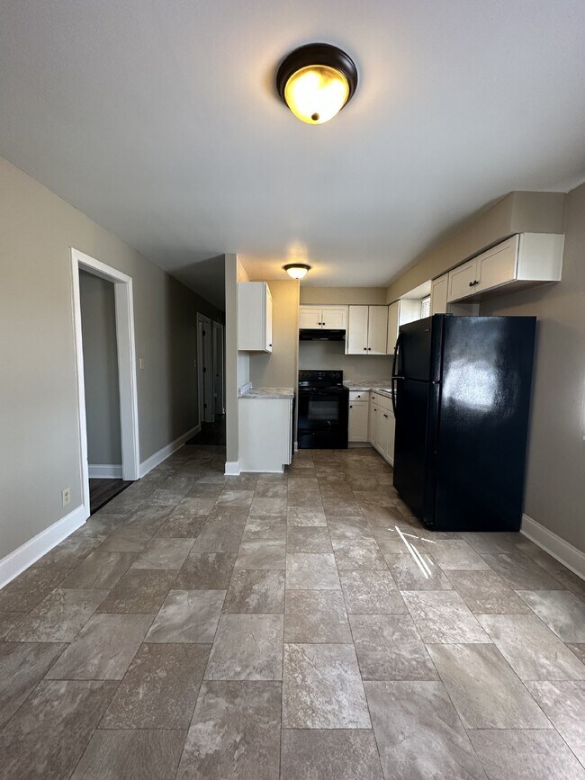 Building Photo - 335 Woodale Dr