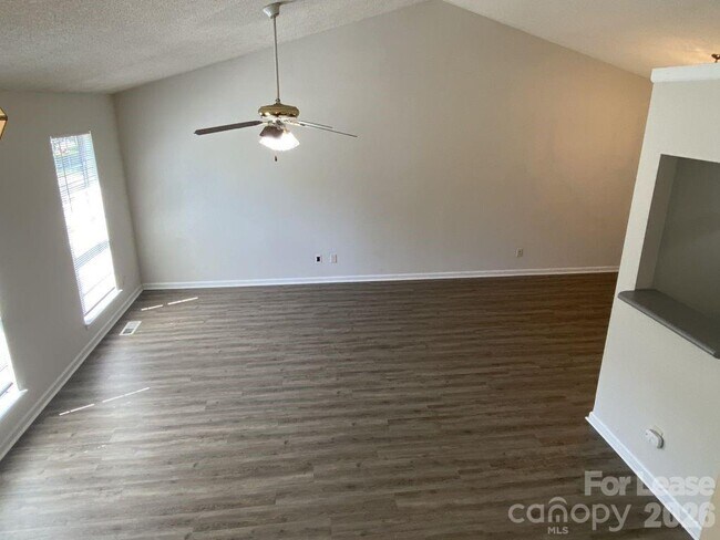 Building Photo - 3122 Periwinkle Ct
