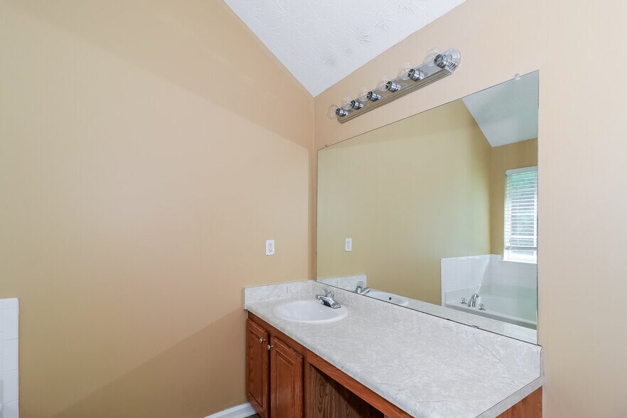 Building Photo - 468 Brunswick Cir