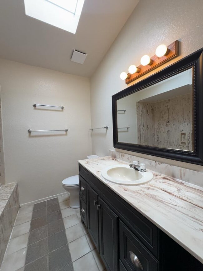 Building Photo - 3733 Sparrow Dr