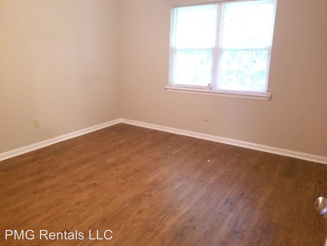 Building Photo - 2 br, 1 bath Apartment - 001 Southern Cove