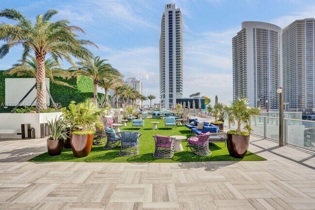 Building Photo - 4010 S Ocean Dr