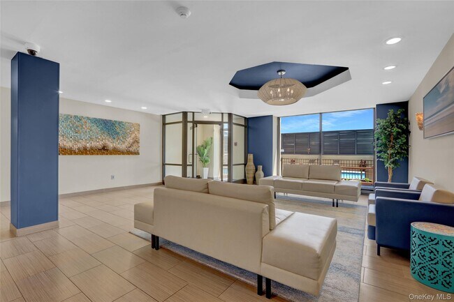 Building Photo - 100 W Broadway