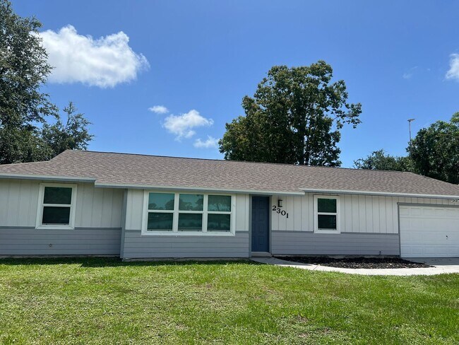 Building Photo - NEWLY RENOVATED 3 BEDROOM 2 BATH HOME- TIL...