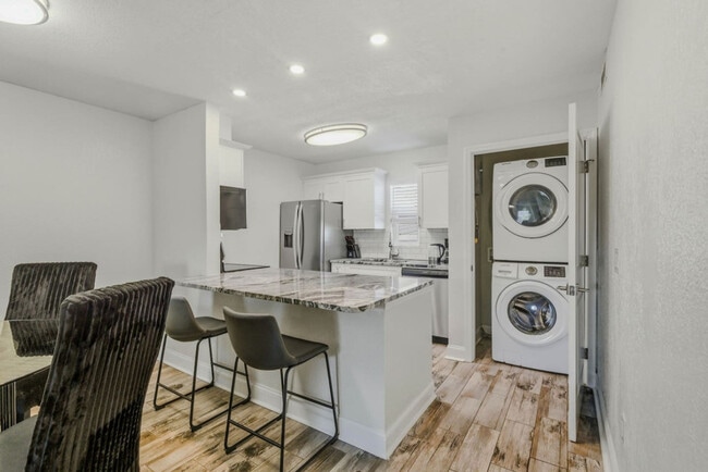 Building Photo - 3909 W Cleveland St