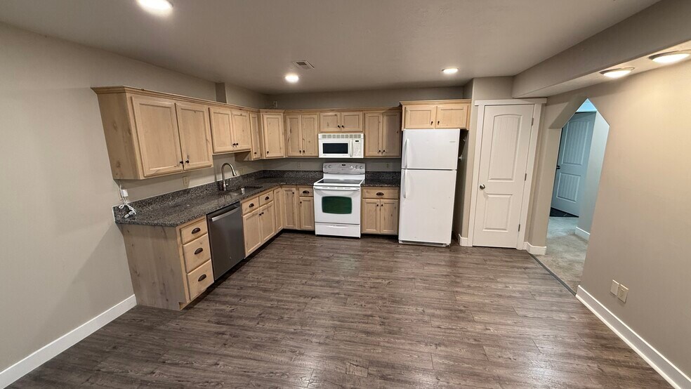 Building Photo - 3915 Timpview Dr